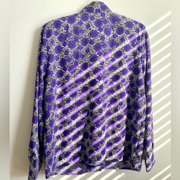 Vintage Patterned Button-Up Blouse - Picture 5 of 5